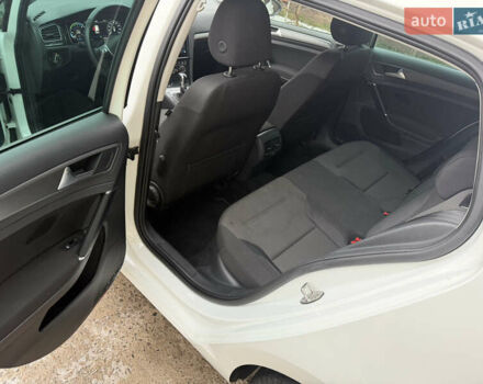 Белый Фольксваген e-Golf, объемом двигателя 0 л и пробегом 110 тыс. км за 13600 $, фото 4 на Automoto.ua