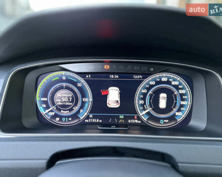 Белый Фольксваген e-Golf, объемом двигателя 0 л и пробегом 61 тыс. км за 14500 $, фото 38 на Automoto.ua