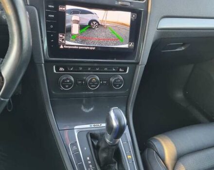 Белый Фольксваген e-Golf, объемом двигателя 0 л и пробегом 78 тыс. км за 12950 $, фото 24 на Automoto.ua