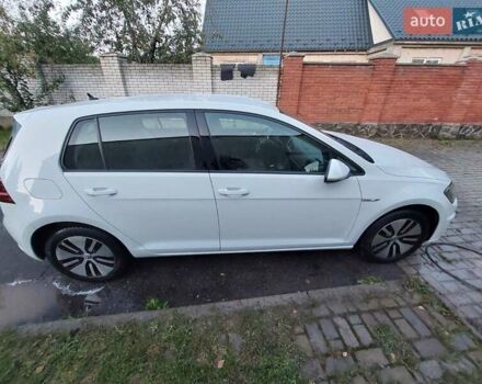 Белый Фольксваген e-Golf, объемом двигателя 0 л и пробегом 70 тыс. км за 13600 $, фото 4 на Automoto.ua