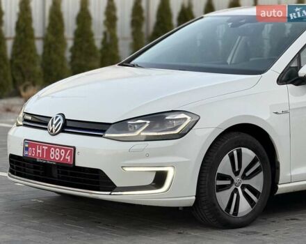 Белый Фольксваген e-Golf, объемом двигателя 0 л и пробегом 127 тыс. км за 11599 $, фото 11 на Automoto.ua