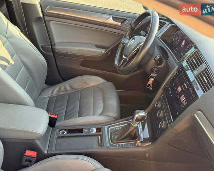 Белый Фольксваген e-Golf, объемом двигателя 0 л и пробегом 165 тыс. км за 13500 $, фото 19 на Automoto.ua