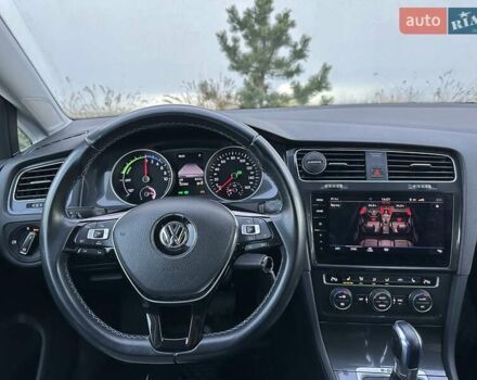 Белый Фольксваген e-Golf, объемом двигателя 0 л и пробегом 127 тыс. км за 11599 $, фото 22 на Automoto.ua