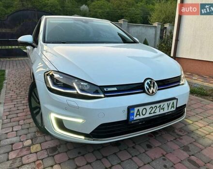 Белый Фольксваген e-Golf, объемом двигателя 0 л и пробегом 97 тыс. км за 15500 $, фото 20 на Automoto.ua
