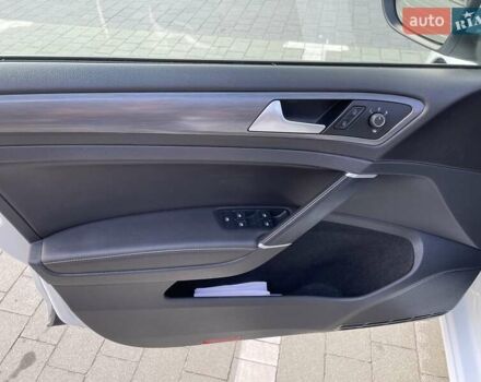 Білий Фольксваген e-Golf, об'ємом двигуна 0 л та пробігом 102 тис. км за 14200 $, фото 30 на Automoto.ua