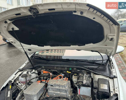 Белый Фольксваген e-Golf, объемом двигателя 0 л и пробегом 167 тыс. км за 13500 $, фото 19 на Automoto.ua
