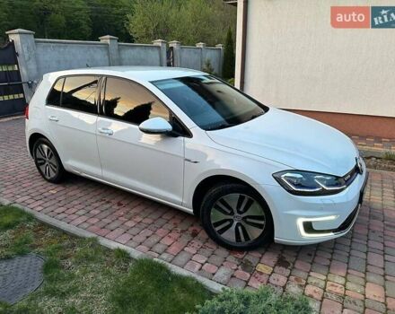 Белый Фольксваген e-Golf, объемом двигателя 0 л и пробегом 97 тыс. км за 15500 $, фото 21 на Automoto.ua
