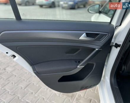 Белый Фольксваген e-Golf, объемом двигателя 0 л и пробегом 56 тыс. км за 13200 $, фото 34 на Automoto.ua