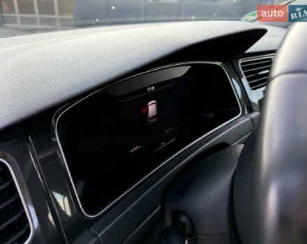 Белый Фольксваген e-Golf, объемом двигателя 0 л и пробегом 96 тыс. км за 15500 $, фото 21 на Automoto.ua