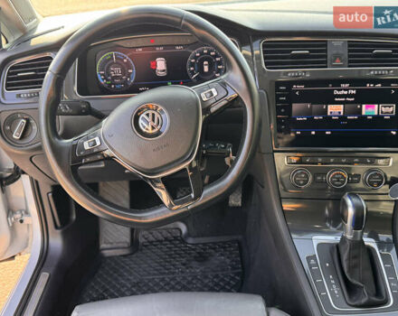 Белый Фольксваген e-Golf, объемом двигателя 0 л и пробегом 165 тыс. км за 13500 $, фото 17 на Automoto.ua