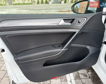 Белый Фольксваген e-Golf, объемом двигателя 0 л и пробегом 84 тыс. км за 14200 $, фото 36 на Automoto.ua