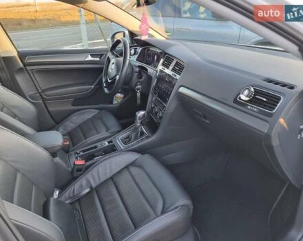 Белый Фольксваген e-Golf, объемом двигателя 0 л и пробегом 78 тыс. км за 12950 $, фото 19 на Automoto.ua
