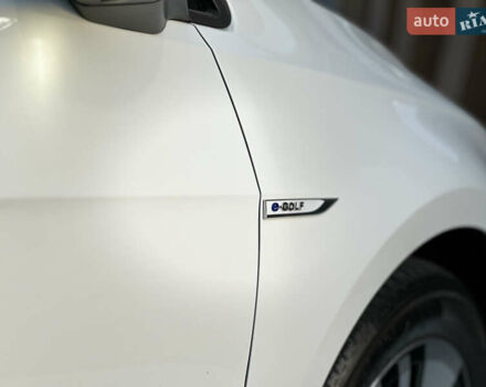 Белый Фольксваген e-Golf, объемом двигателя 0 л и пробегом 61 тыс. км за 14500 $, фото 6 на Automoto.ua