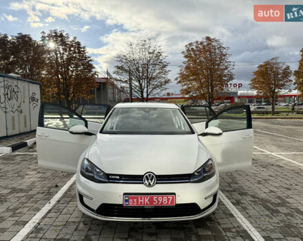 Белый Фольксваген e-Golf, объемом двигателя 0 л и пробегом 84 тыс. км за 14200 $, фото 12 на Automoto.ua