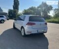 Белый Фольксваген e-Golf, объемом двигателя 0 л и пробегом 97 тыс. км за 13999 $, фото 17 на Automoto.ua