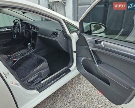 Білий Фольксваген e-Golf, об'ємом двигуна 0 л та пробігом 112 тис. км за 15950 $, фото 38 на Automoto.ua