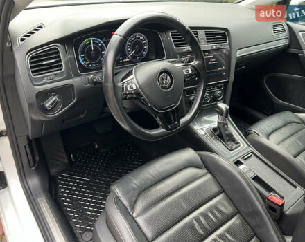 Белый Фольксваген e-Golf, объемом двигателя 0 л и пробегом 137 тыс. км за 12999 $, фото 7 на Automoto.ua