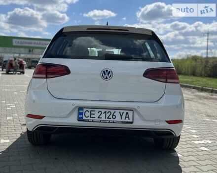 Белый Фольксваген e-Golf, объемом двигателя 0 л и пробегом 63 тыс. км за 16000 $, фото 10 на Automoto.ua