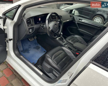 Белый Фольксваген e-Golf, объемом двигателя 0 л и пробегом 167 тыс. км за 13500 $, фото 14 на Automoto.ua