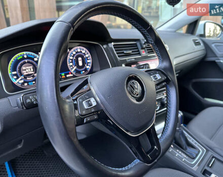 Белый Фольксваген e-Golf, объемом двигателя 0 л и пробегом 61 тыс. км за 14500 $, фото 17 на Automoto.ua
