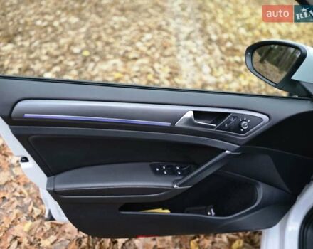 Белый Фольксваген e-Golf, объемом двигателя 0 л и пробегом 81 тыс. км за 14950 $, фото 10 на Automoto.ua