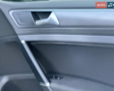 Белый Фольксваген e-Golf, объемом двигателя 0 л и пробегом 61 тыс. км за 14500 $, фото 36 на Automoto.ua