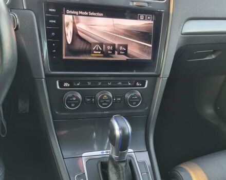 Белый Фольксваген e-Golf, объемом двигателя 0 л и пробегом 78 тыс. км за 12950 $, фото 25 на Automoto.ua
