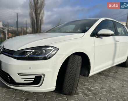 Белый Фольксваген e-Golf, объемом двигателя 0 л и пробегом 56 тыс. км за 13200 $, фото 1 на Automoto.ua