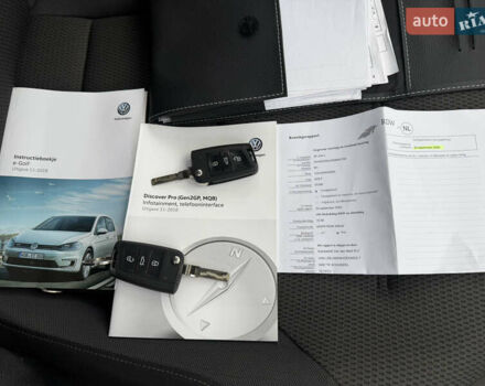 Белый Фольксваген e-Golf, объемом двигателя 0 л и пробегом 110 тыс. км за 13600 $, фото 9 на Automoto.ua