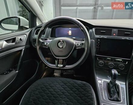 Білий Фольксваген e-Golf, об'ємом двигуна 0 л та пробігом 112 тис. км за 15950 $, фото 67 на Automoto.ua