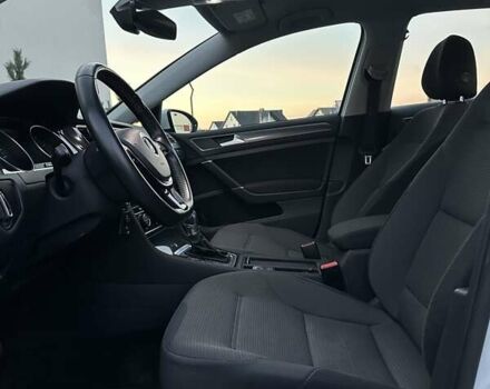 Белый Фольксваген e-Golf, объемом двигателя 0 л и пробегом 127 тыс. км за 11599 $, фото 18 на Automoto.ua