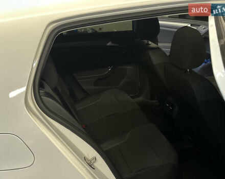 Білий Фольксваген e-Golf, об'ємом двигуна 0 л та пробігом 60 тис. км за 15490 $, фото 8 на Automoto.ua
