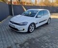Белый Фольксваген e-Golf, объемом двигателя 0 л и пробегом 125 тыс. км за 13700 $, фото 1 на Automoto.ua