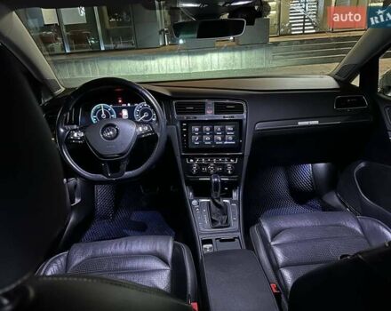 Белый Фольксваген e-Golf, объемом двигателя 0 л и пробегом 167 тыс. км за 13500 $, фото 5 на Automoto.ua