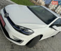 Белый Фольксваген e-Golf, объемом двигателя 0 л и пробегом 56 тыс. км за 13200 $, фото 2 на Automoto.ua
