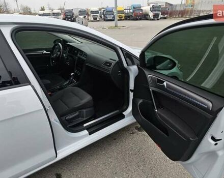 Белый Фольксваген e-Golf, объемом двигателя 0 л и пробегом 124 тыс. км за 13500 $, фото 26 на Automoto.ua