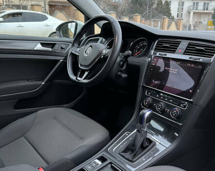 Белый Фольксваген e-Golf, объемом двигателя 0 л и пробегом 15 тыс. км за 23000 $, фото 9 на Automoto.ua