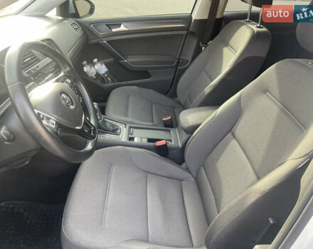 Белый Фольксваген e-Golf, объемом двигателя 0 л и пробегом 95 тыс. км за 13600 $, фото 6 на Automoto.ua