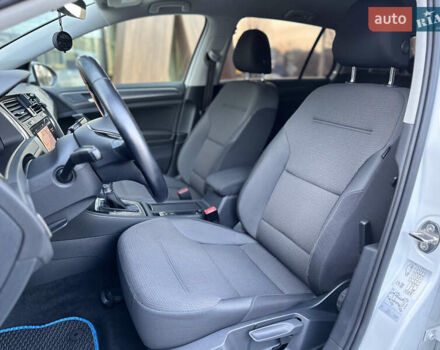 Белый Фольксваген e-Golf, объемом двигателя 0 л и пробегом 61 тыс. км за 14500 $, фото 21 на Automoto.ua