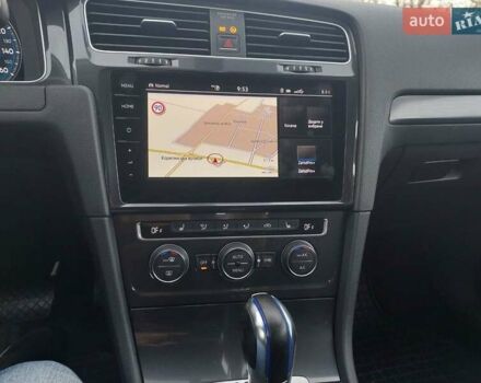 Белый Фольксваген e-Golf, объемом двигателя 0 л и пробегом 70 тыс. км за 13600 $, фото 6 на Automoto.ua