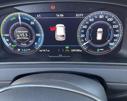 Белый Фольксваген e-Golf, объемом двигателя 0 л и пробегом 229 тыс. км за 14999 $, фото 5 на Automoto.ua