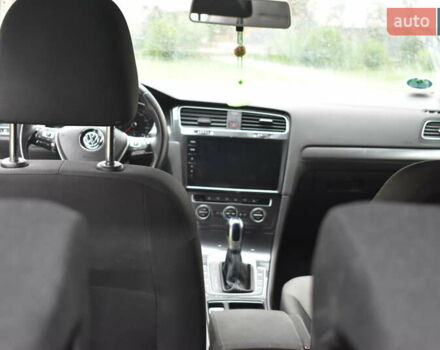 Белый Фольксваген e-Golf, объемом двигателя 0 л и пробегом 80 тыс. км за 14500 $, фото 12 на Automoto.ua