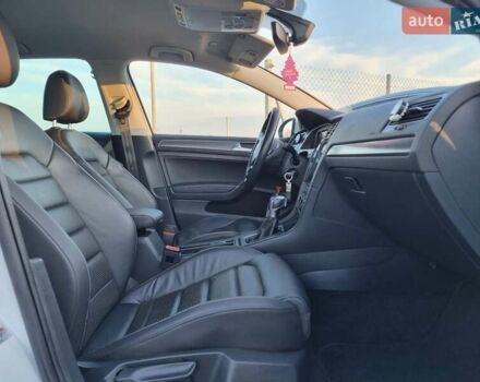 Белый Фольксваген e-Golf, объемом двигателя 0 л и пробегом 78 тыс. км за 12950 $, фото 20 на Automoto.ua