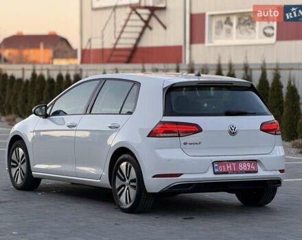 Белый Фольксваген e-Golf, объемом двигателя 0 л и пробегом 127 тыс. км за 11599 $, фото 12 на Automoto.ua