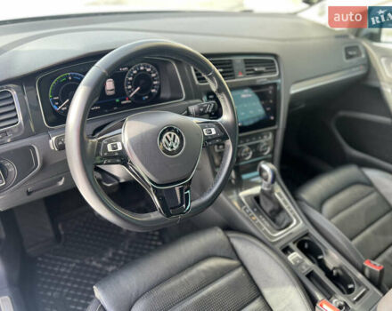 Белый Фольксваген e-Golf, объемом двигателя 0 л и пробегом 174 тыс. км за 11900 $, фото 27 на Automoto.ua