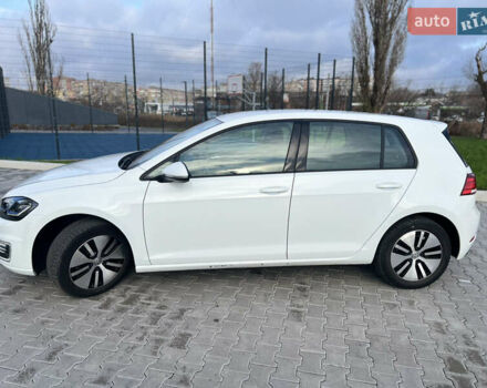 Белый Фольксваген e-Golf, объемом двигателя 0 л и пробегом 56 тыс. км за 13200 $, фото 13 на Automoto.ua