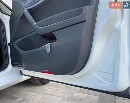 Белый Фольксваген e-Golf, объемом двигателя 0 л и пробегом 35 тыс. км за 14600 $, фото 29 на Automoto.ua