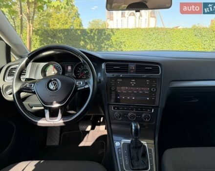 Белый Фольксваген e-Golf, объемом двигателя 0 л и пробегом 77 тыс. км за 14500 $, фото 37 на Automoto.ua