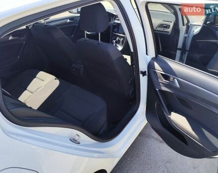 Белый Фольксваген e-Golf, объемом двигателя 0 л и пробегом 92 тыс. км за 14400 $, фото 23 на Automoto.ua