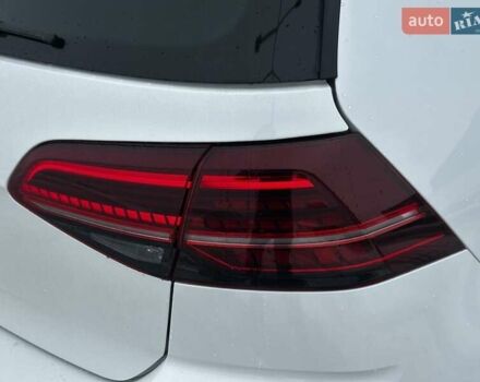 Белый Фольксваген e-Golf, объемом двигателя 0 л и пробегом 183 тыс. км за 12399 $, фото 11 на Automoto.ua